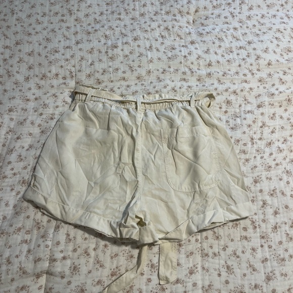 Aerie Women's Tan Shorts - Picture 3 of 6